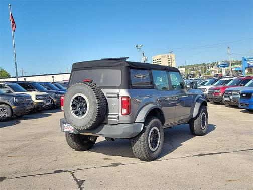 2022 Ford Bronco Base