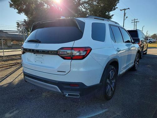 2025 Honda Pilot Touring 8-Passenger