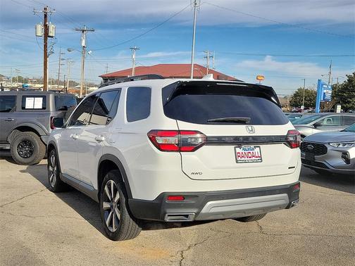 2025 Honda Pilot Touring 8-Passenger