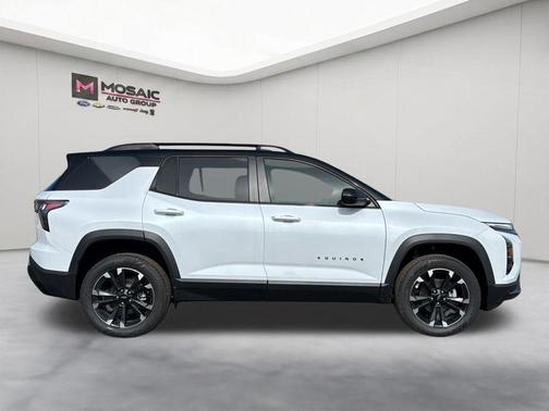 Polar White Tricoat 2026 Chevrolet Equinox FWD RS