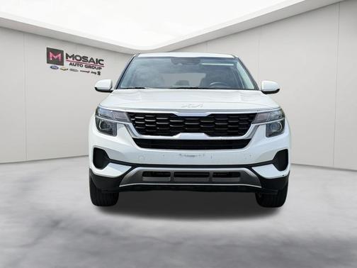 Snow White Pearl 2023 Kia Seltos LX