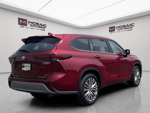 2024 Toyota Highlander Hybrid Platinum