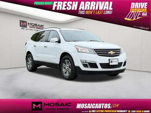 Summit White 2017 Chevrolet Traverse 2LT
