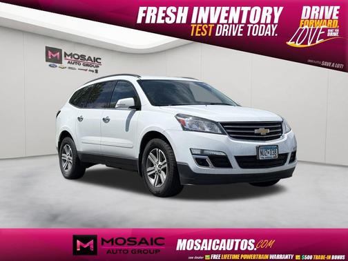 Summit White 2017 Chevrolet Traverse 2LT