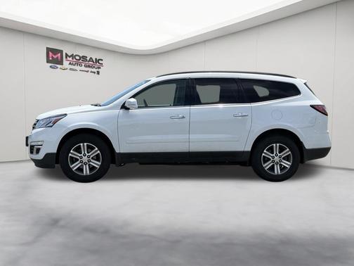 Summit White 2017 Chevrolet Traverse 2LT