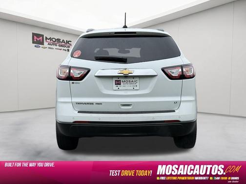 Summit White 2017 Chevrolet Traverse 2LT