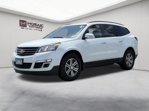 Summit White 2017 Chevrolet Traverse 2LT