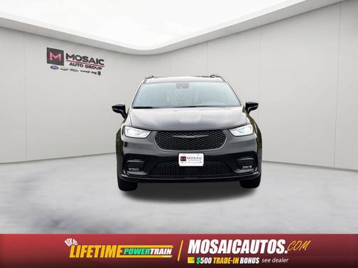 Diamond Black Crystal Pearlcoat 2025 Chrysler Pacifica Limited