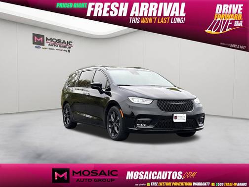 Diamond Black Crystal Pearlcoat 2025 Chrysler Pacifica Limited