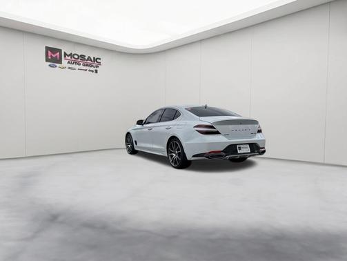 Uyuni White 2022 Genesis G70 3.3T AWD