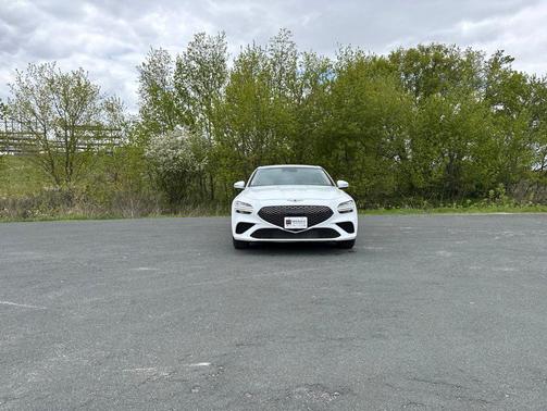 Uyuni White 2022 Genesis G70 3.3T AWD