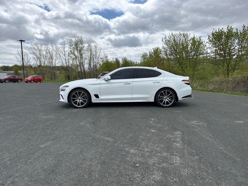 Uyuni White 2022 Genesis G70 3.3T AWD