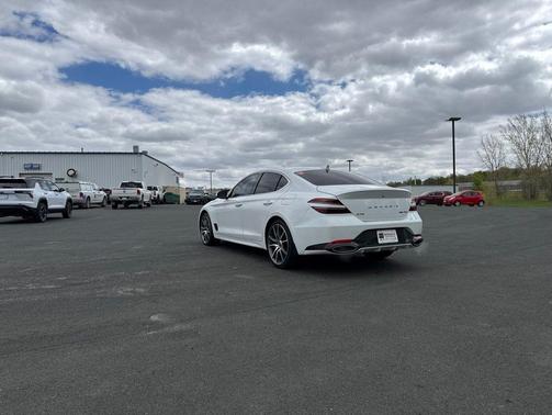 Uyuni White 2022 Genesis G70 3.3T AWD