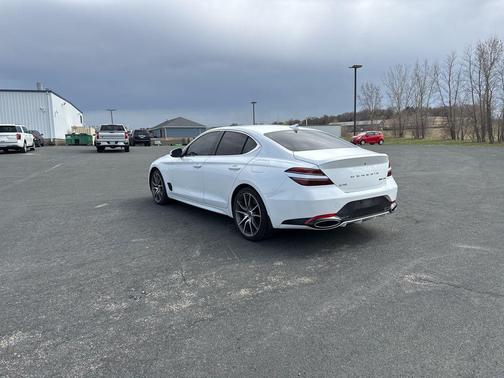 Uyuni White 2022 Genesis G70 3.3T AWD