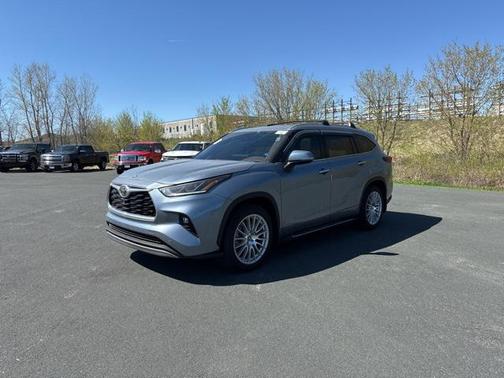 2022 Toyota Highlander Platinum