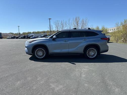 2022 Toyota Highlander Platinum