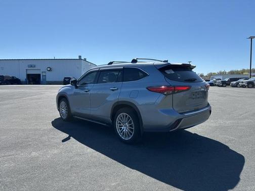 2022 Toyota Highlander Platinum