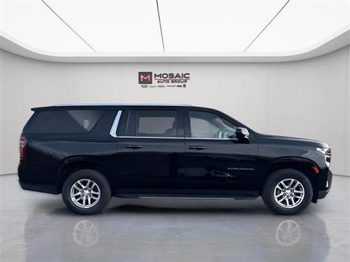 2023 Chevrolet Suburban LT