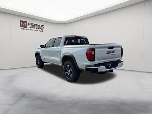 Summit White 2024 GMC Canyon AT4