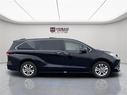 2025 Toyota Sienna Limited 7-Passenger