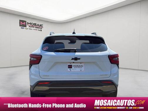 Summit White 2026 Chevrolet Trax FWD ACTIV