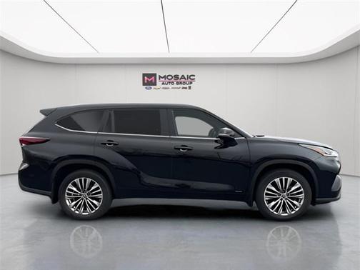 2024 Toyota Highlander Hybrid Platinum