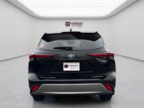 2024 Toyota Highlander Hybrid Platinum