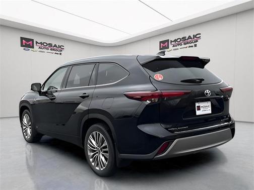 2024 Toyota Highlander Hybrid Platinum