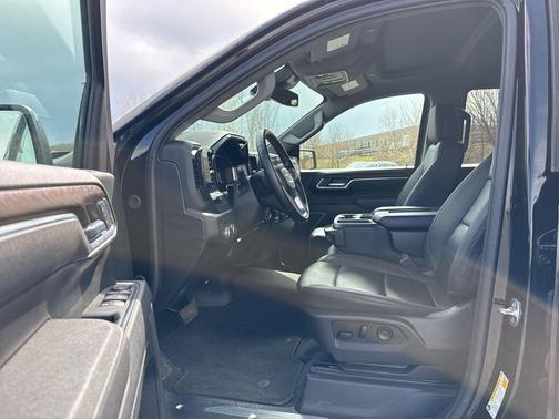 Onyx Black 2025 GMC Sierra 1500 SLT