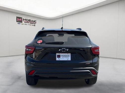 Black Metallic 2026 Chevrolet Trax FWD 2RS