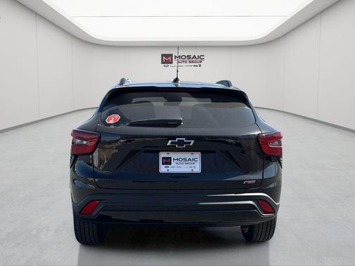 Black Metallic 2026 Chevrolet Trax FWD 2RS