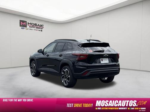 Mosaic Black Metallic 2025 Chevrolet Trax FWD 2RS