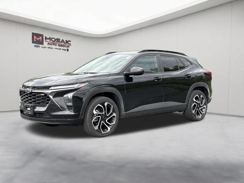 Mosaic Black Metallic 2025 Chevrolet Trax FWD 2RS