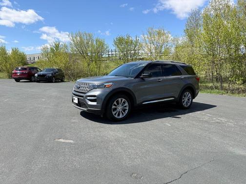Gray Metallic 2023 Ford Explorer Limited