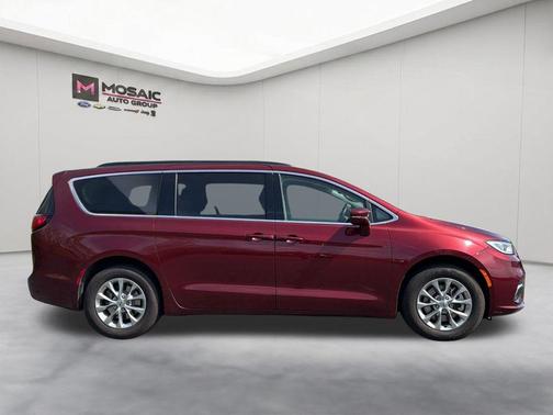 Velvet Red Pearlcoat 2022 Chrysler Pacifica Touring L