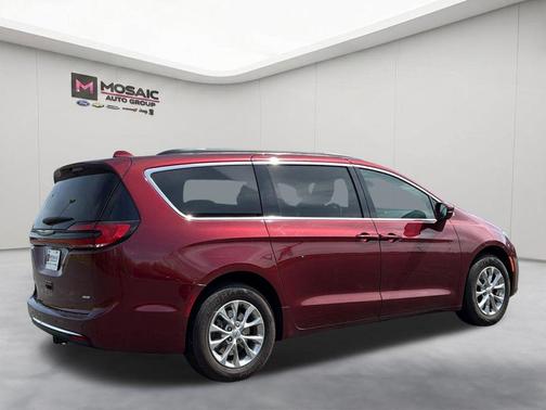 Velvet Red Pearlcoat 2022 Chrysler Pacifica Touring L