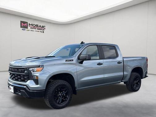 Sterling Gray Metallic 2024 Chevrolet Silverado 1500 Custom Trail Boss