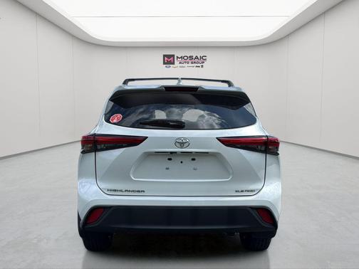 Wind Chill Pearl 2023 Toyota Highlander XLE