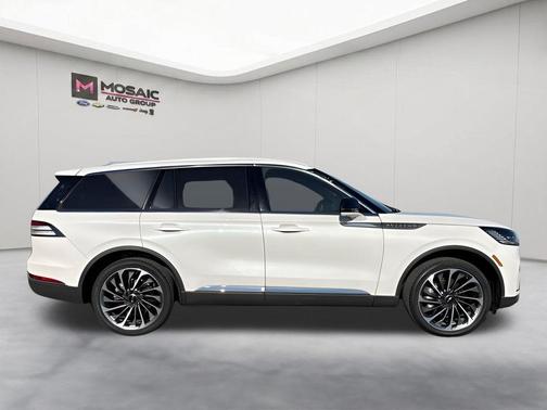 Pristine White Metallic Tri-Coat 2025 Lincoln Aviator Reserve AWD