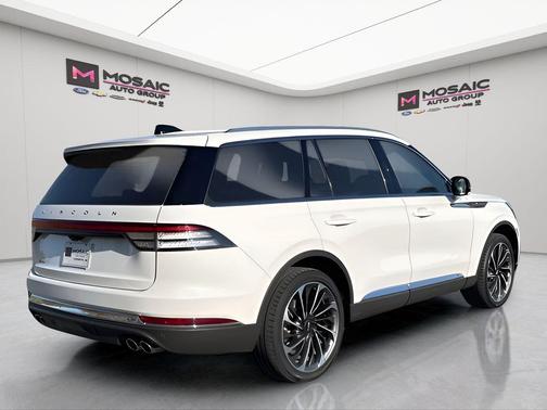 Pristine White Metallic Tri-Coat 2025 Lincoln Aviator Reserve AWD