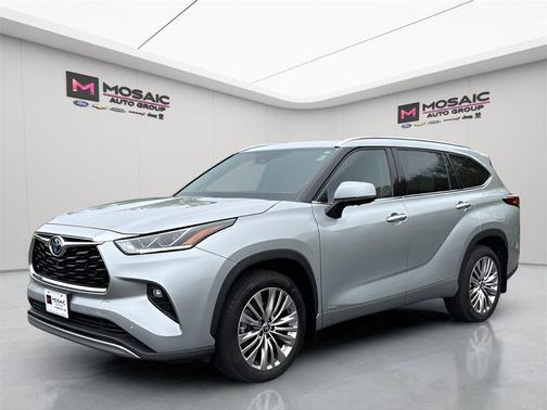 2023 Toyota Highlander Hybrid Platinum