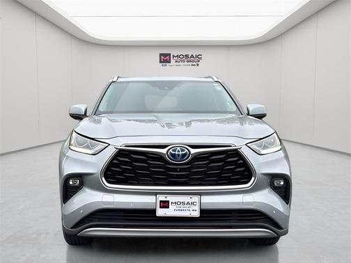 2023 Toyota Highlander Hybrid Platinum