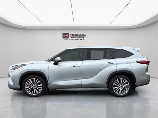 2023 Toyota Highlander Hybrid Platinum