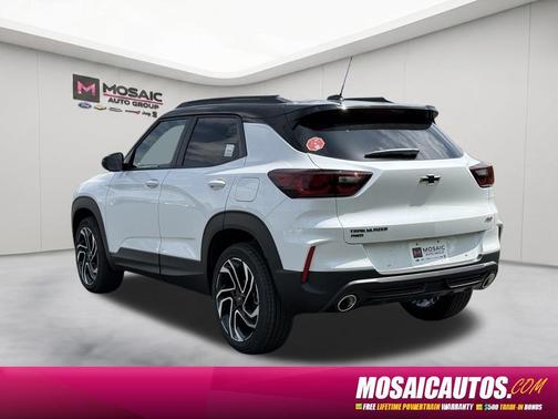 Iridescent Pearl Tricoat 2026 Chevrolet Trailblazer RS