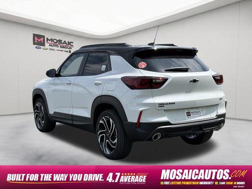 Iridescent Pearl Tricoat 2026 Chevrolet Trailblazer RS