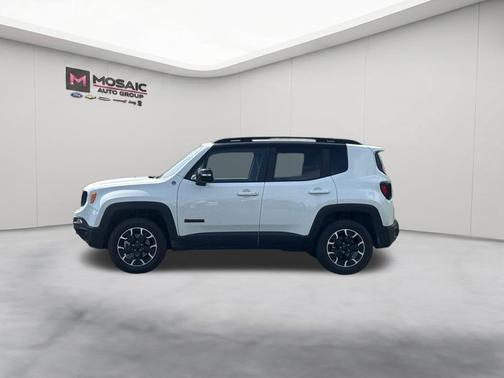 Alpine White Clearcoat 2023 Jeep Renegade Trailhawk