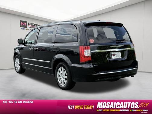 Brilliant Black Crystal Pearlcoat 2015 Chrysler Town & Country Touring