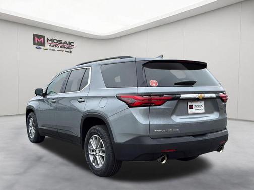 Sterling Gray Metallic 2023 Chevrolet Traverse LT Cloth