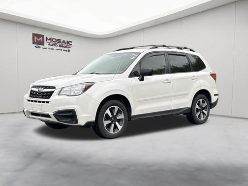 Crystal White Pearl 2018 Subaru Forester 2.5i