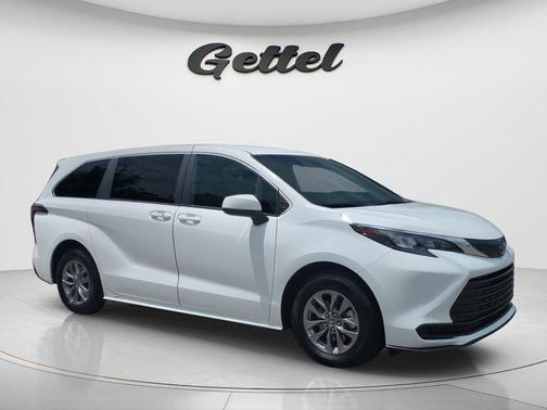 Ice 2025 Toyota Sienna LE